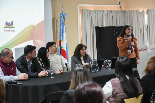 Destacan digitalización y red de atención sanitaria