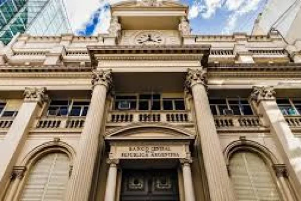El Banco Central compró más de USD 7.300 millones en 2026 y las reservas cayeron por un pago al FMI