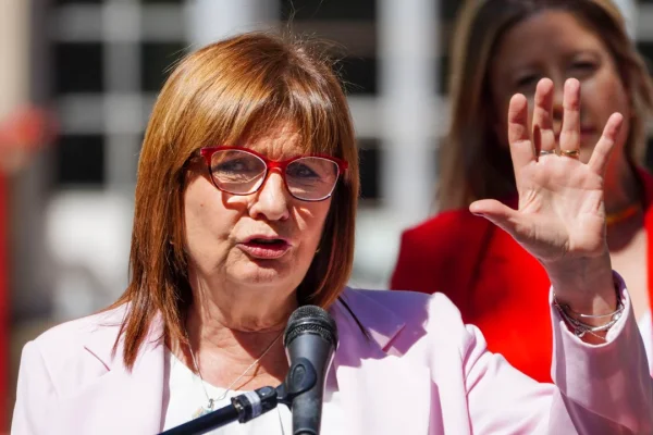 Bullrich dijo que Adorni tiene que presentar su declaración de bienes de forma “inmediata”
