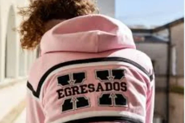 Denuncian estafa con camperas de egresados en Famatina