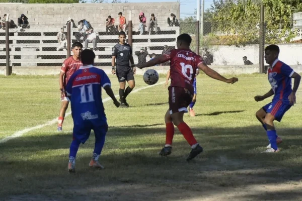Fútbol: Estudiantes se quedó con un agónico triunfo en el debut