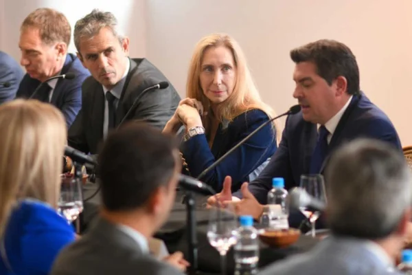 El Gobierno nacional  y gobernadores lanzaron la Mesa Federal Minera
