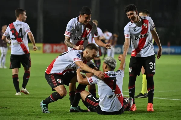 River sumó un triunfo épico ante Carabobo para acercarse a la clasificación en la Sudamericana