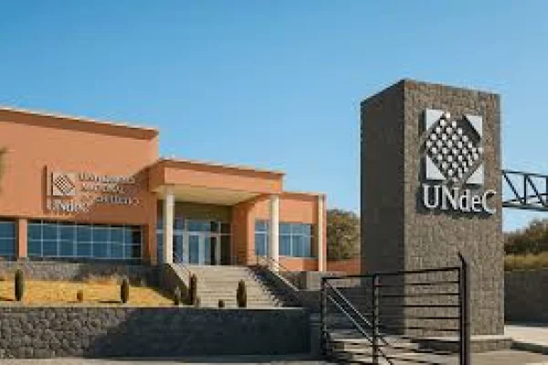 Duras críticas del rector de la UNDEC a Milei