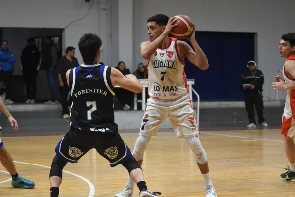 Riojano atendió a Riachuelo y sumó su primer triunfo en el Torneo Oficial