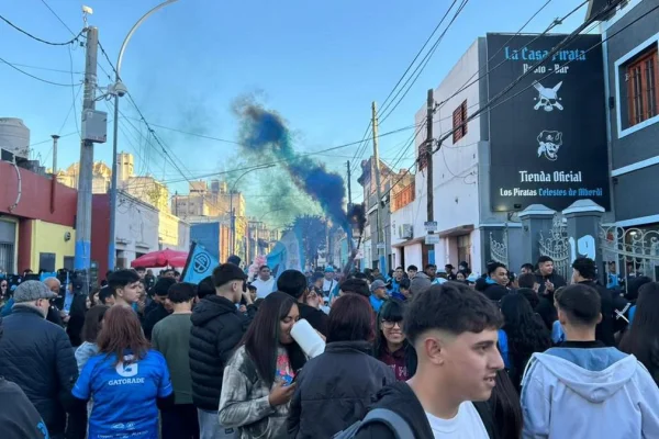 Multitudinario banderazo de hinchas de Belgrano antes del clásico con Talleres