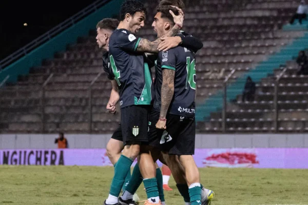 Banfield lo empató sobre el final, eliminó a San Martín de Tucumán por penales y pasó a octavos de final