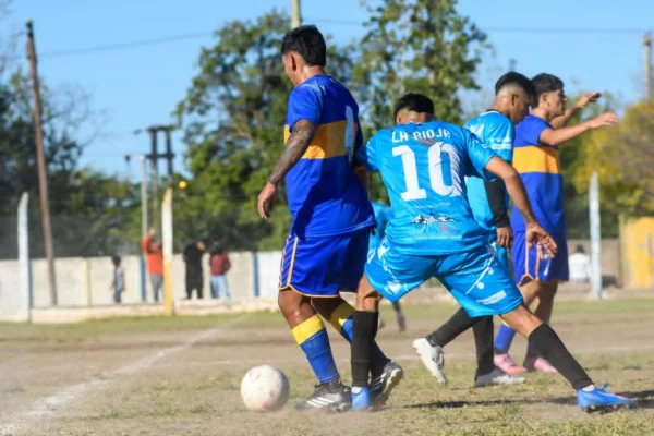 Fútbol: Rioja reaccionó a tiempo y rescató un empate ante Alas Argentinas