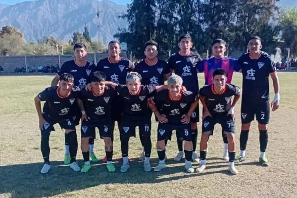 Los Andes estrenó el título en Chilecito con una goleada
