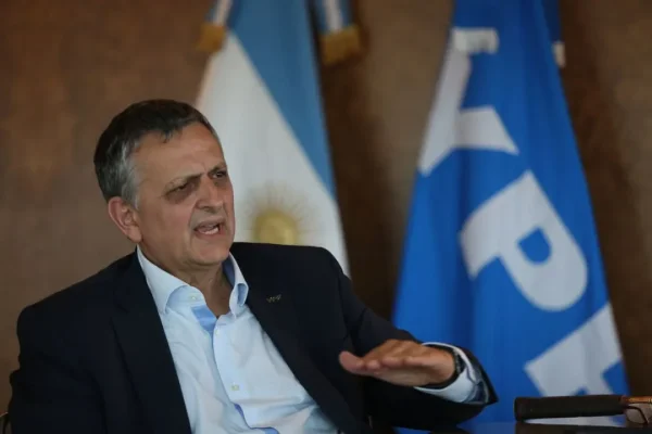 Vuelve a subir el petróleo en la previa a una decisión clase respecto del precio de los combustibles en el país