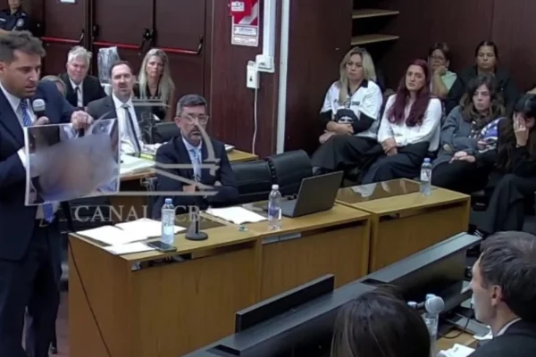 Dos médicos de la Clínica Ipensa y un facultativo cercano a Maradona declararán en el juicio