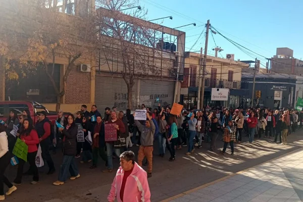 Los chileciteños marcharon por la educación pública y gratuita