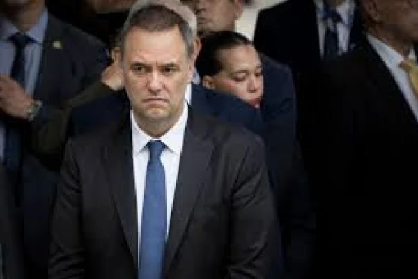 Adorni retoma agenda, entre su viaje a Mendoza y una posible conferencia