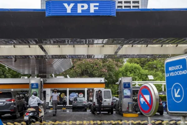 YPF confirmó un aumento del 1% en los combustibles y alargó el congelamiento por 45 días más
