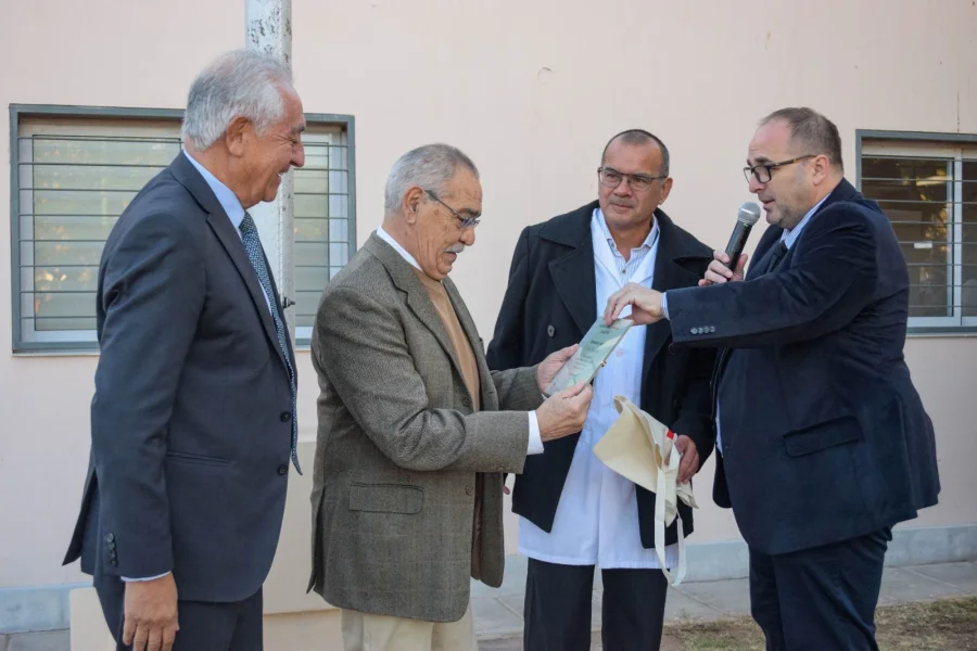 Distinci&oacute;n. Se concret&oacute; el descubrimiento de placas y la imposici&oacute;n de nombres en homenaje a trabajadores que dejaron una huella significativa.