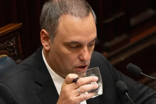 Sin el número para el quórum, la oposición suspendió la convocatoria a la sesión contra Adorni