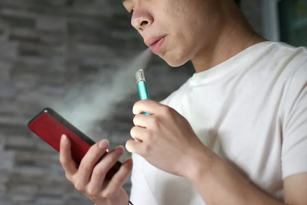 La Rioja prohibió los vapers en espacios públicos cerrados