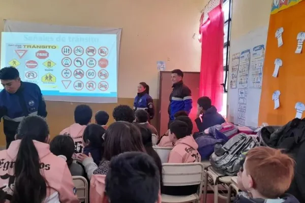 Seguridad vial brindó una charla educativa en una escuela de Aimogasta