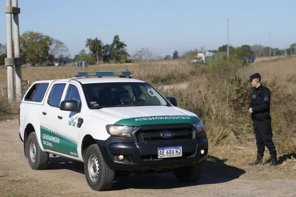Vuelo narco en Santa Fe: persecución, tiros, auto quemado y un gendarme herido