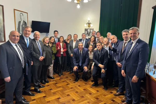 Quintela se reunió con senadores del peronismo