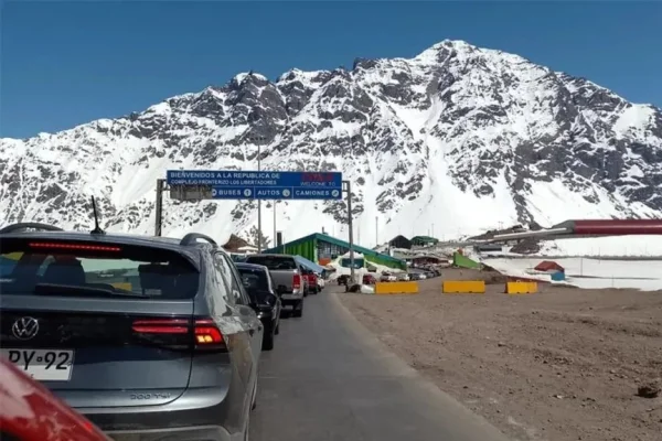 Mendoza: cerraron el Paso Cristo Redentor por intensas nevadas
