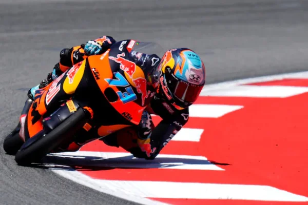 El argentino Valentín Perrone logró su primera pole position en Moto3 en Barcelona