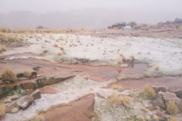 Llegaron los primeros copos de nieve a Córdoba: las imágenes desde el Cerro Champaquí