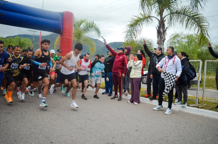 El jefe y subjefe de Polic&iacute;a ponen en marcha la marat&oacute;n