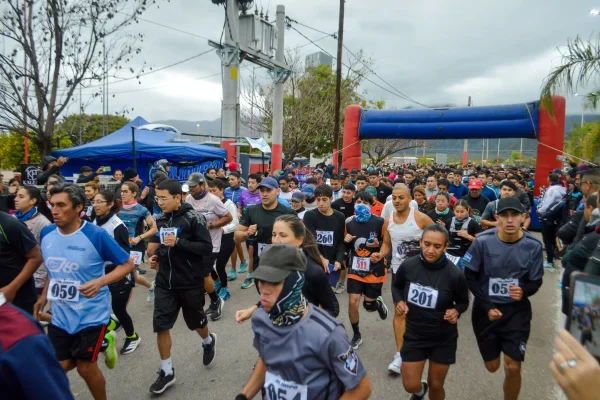 Maratón policial convocó a una multitud en el Parque de la Ciudad