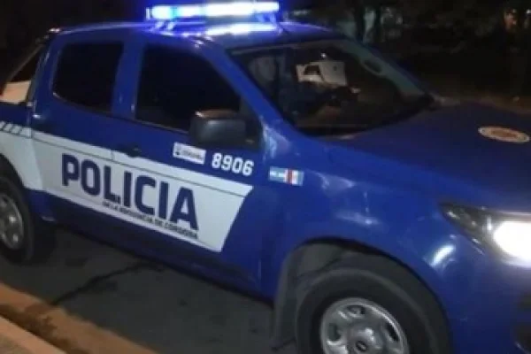 Un feroz incendio en Córdoba atrapó a una familia provocando la muerte de un niño y de una mujer