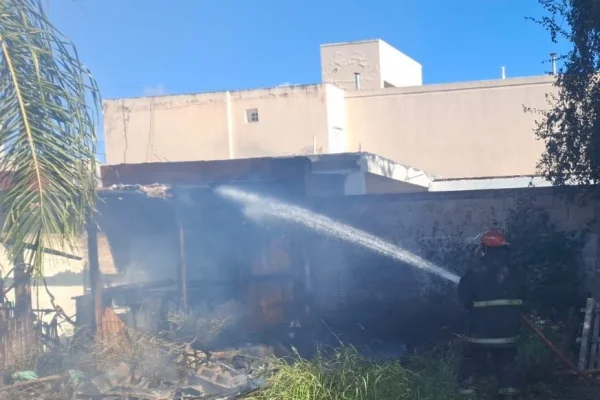 Se incendió un quincho en el centro y llevó preocupación