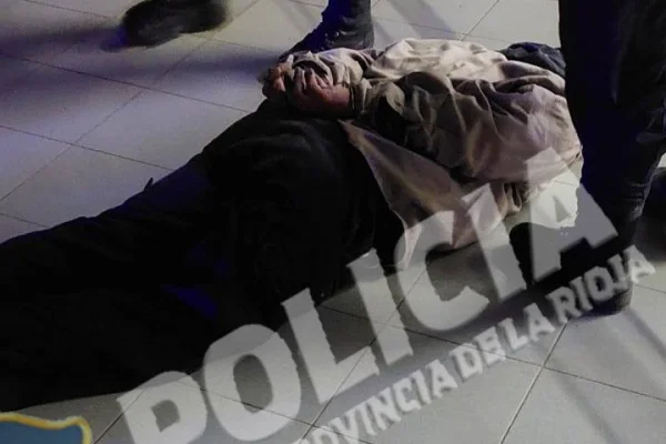 Detuvieron a un hombre por intentar robar computadoras en un edificio público