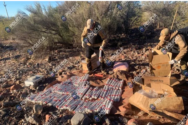 La Policía realizó un operativo y desactivó material explosivo en Ruta 40