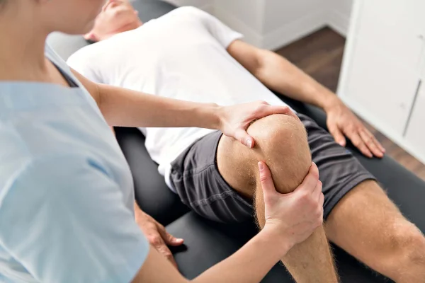 Presentaron una denuncia por presuntas prácticas ilegales de kinesiología en menores