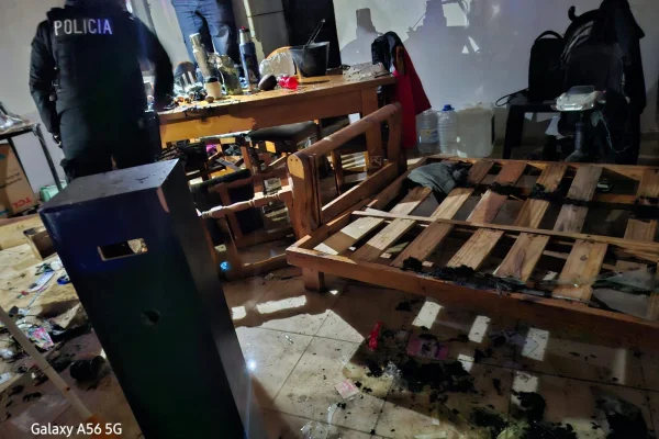 Un cortocircuito desató un incendio en una vivienda y dejó serio daños