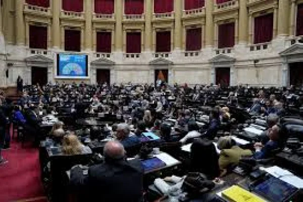 El oficialismo logró aprobar la Ley Hojarasca en Diputados