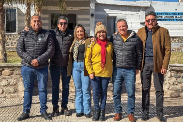 “Todos los intendentes unidos somos el poder político”