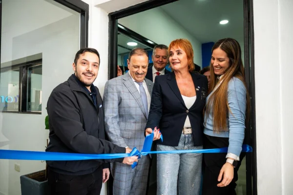 Quintela participó de la inauguración de Radio 10 La Rioja