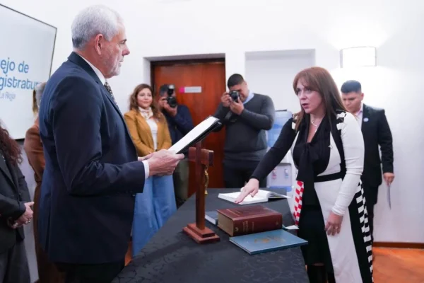 Karina Becerra asumió la presidencia del Consejo de la Magistratura
