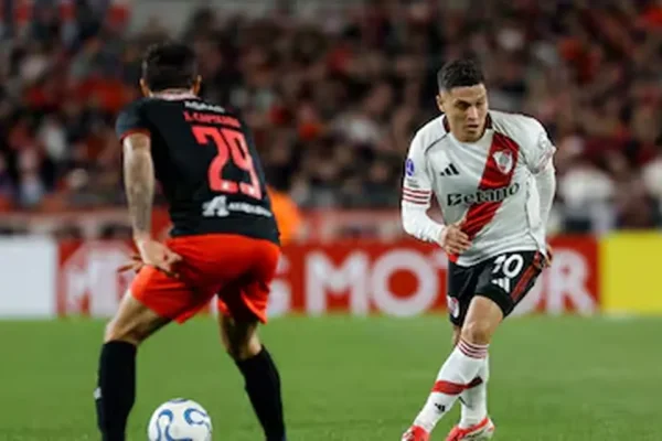 Con un equipo alternativo, River le empató a Bragantino sobre el final