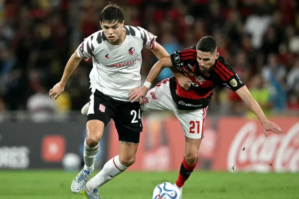 Estudiantes perdió con Flamengo y buscará la clasificación en la última fecha