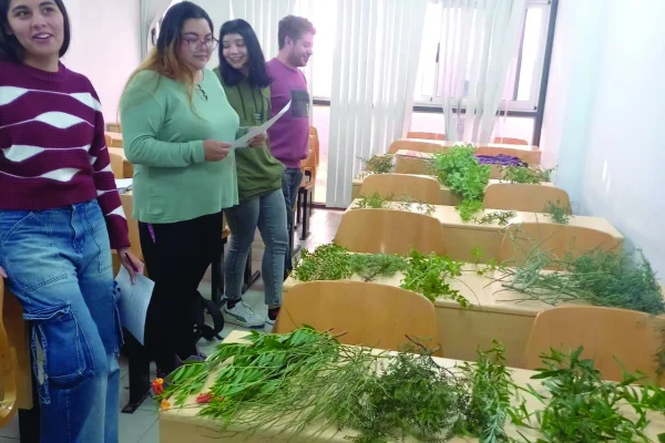 En la UNDeC realizaron taller de plantas nativas