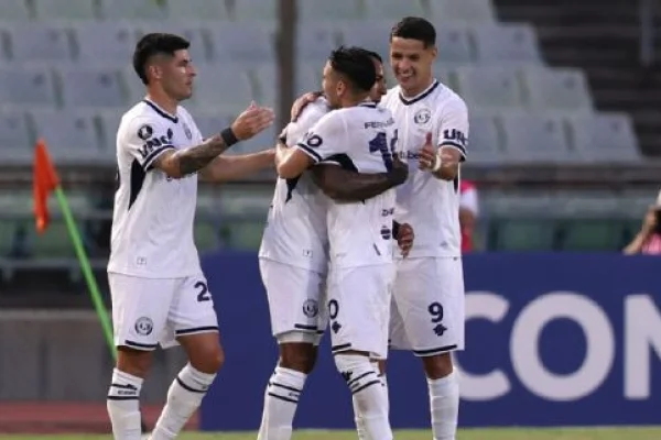 Independiente Rivadavia ganó ante La Guaira y quiere ser el mejor primero
