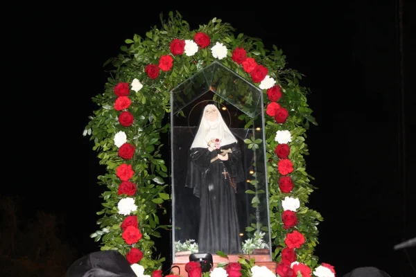 La fe brilló en la tradicional serenata a Santa Rita de Casia en Chilecito