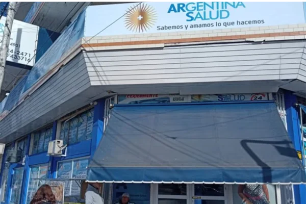 Son cinco las clínicas clausuradas y dos farmacias detrás de la red de falsos médicos de Argentina Salud