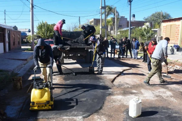 La Municipalidad realizó taraeas de bacheo en la capital