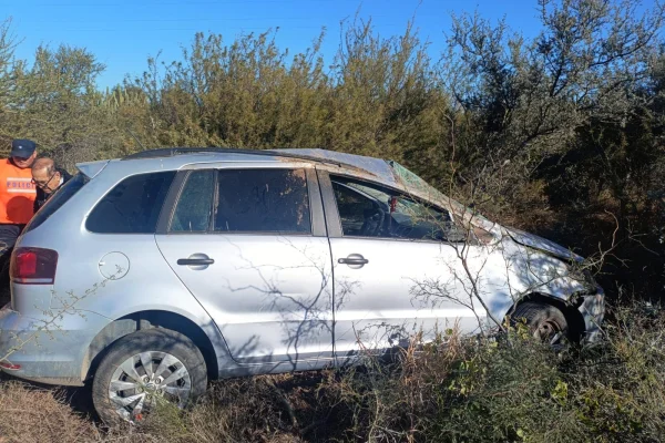Volcó un auto en Ruta 38 y sus dos ocupantes salieron ilesos