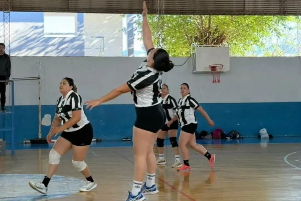 Sigue la acciòn del Torneo Municipal en la Capital