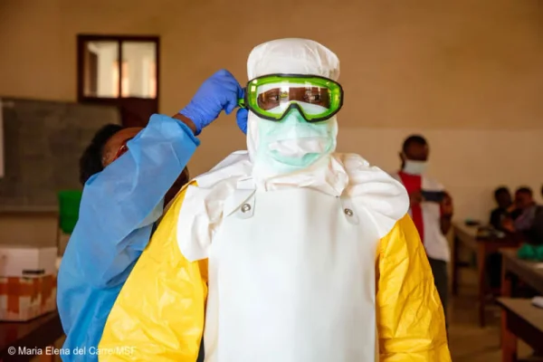 África alerta de “alto riesgo” en diez países por el brote de ébola