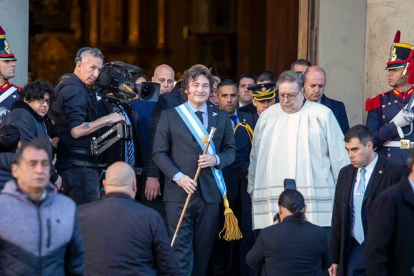 Javier Milei asiste al Tedeum y ensaya una foto de unidad